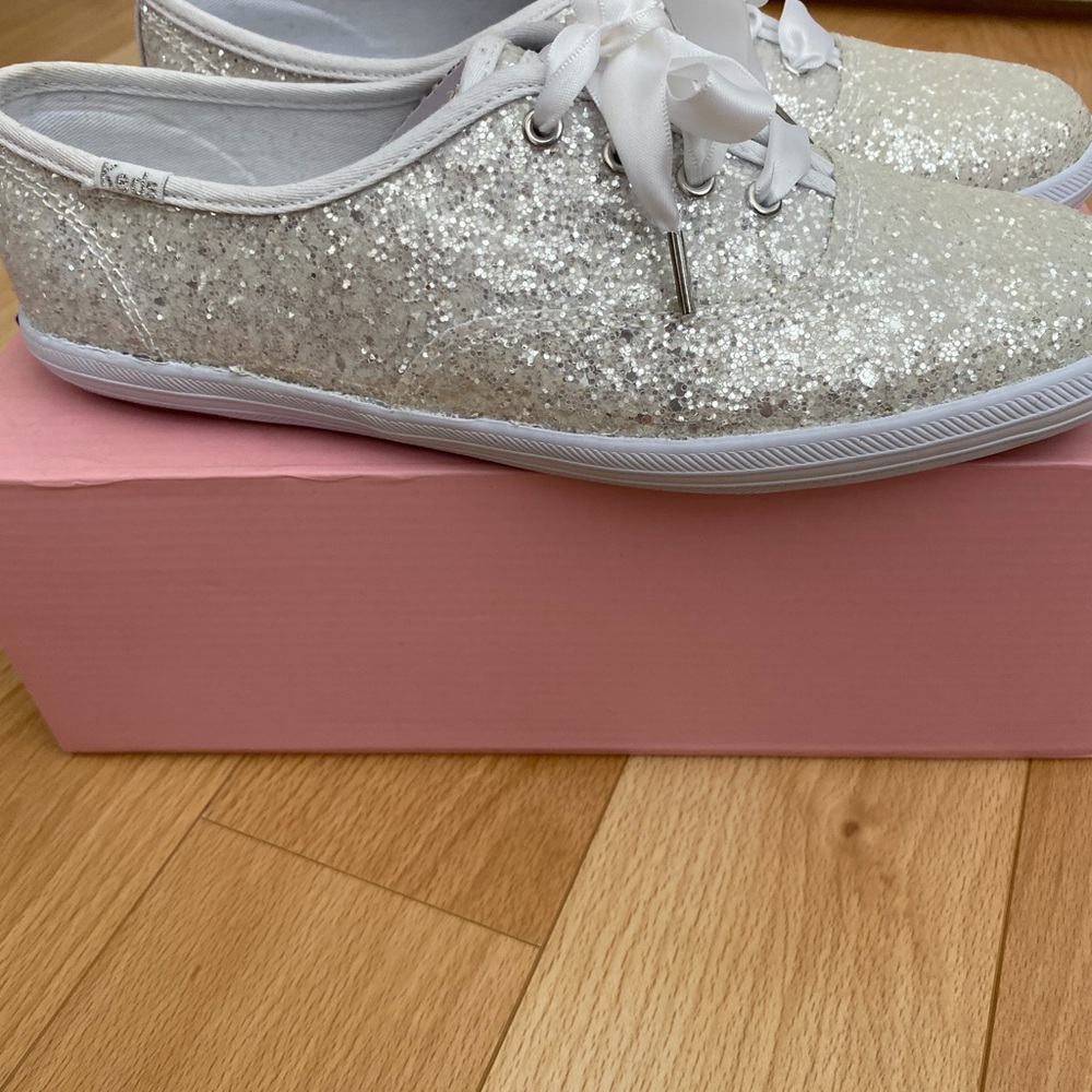 Glitter Low-Top Lace-Up Sneakers - Silver